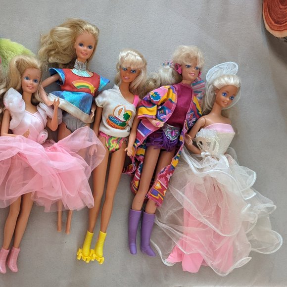 8 Barbie play lot - Picture 2 of 7